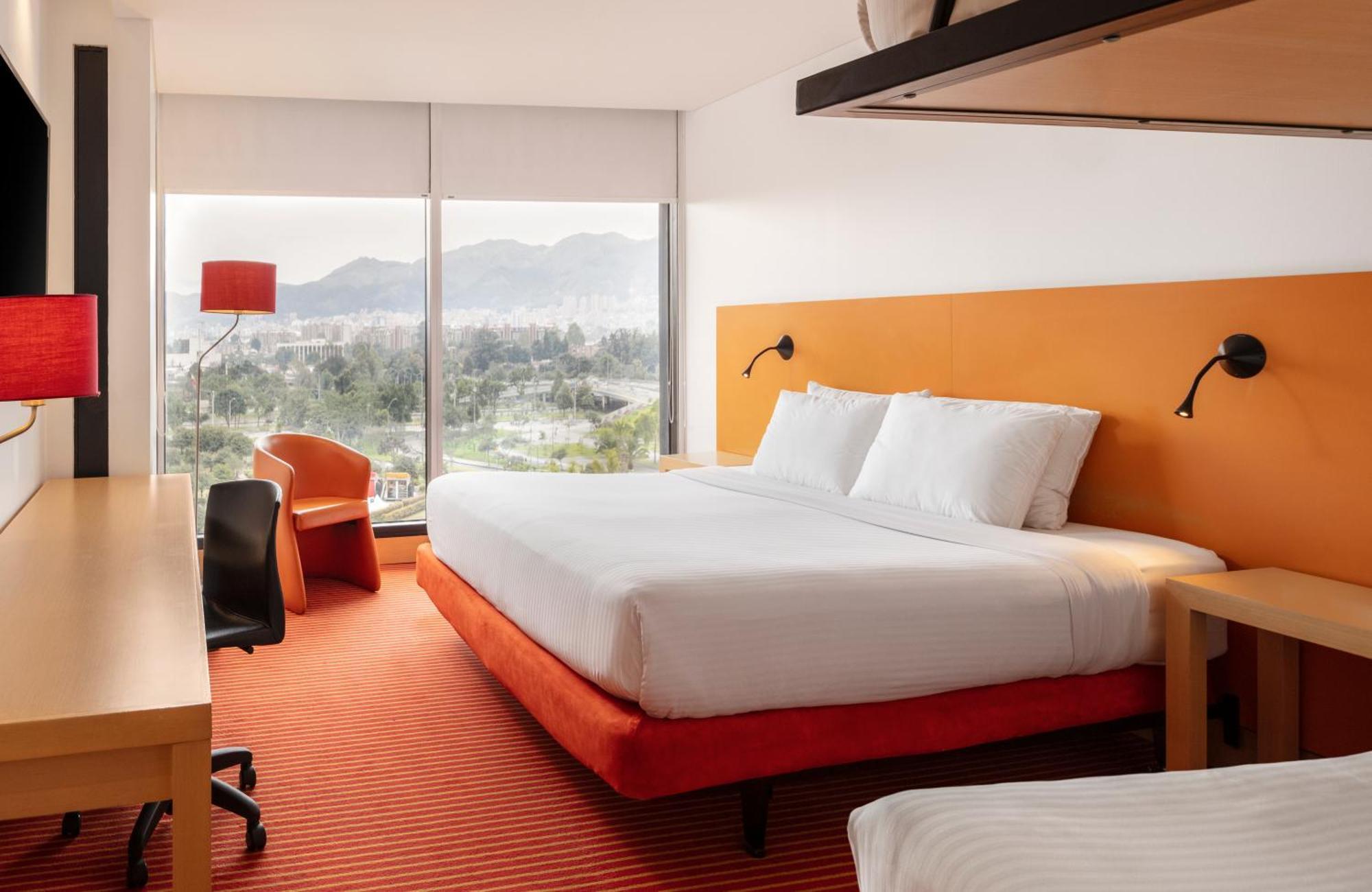 Отель Fairfield By Marriott Bogota Embajada Экстерьер фото